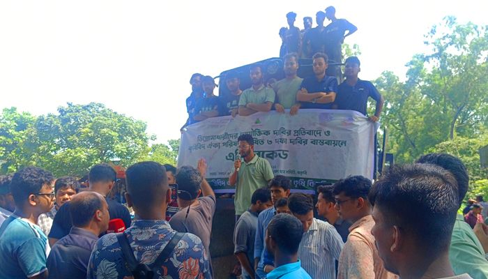 বাকৃবি আন্দোলন ৪ ঘণ্টা পর ময়মনসিংহ ট্রেন চলাচল শুরু