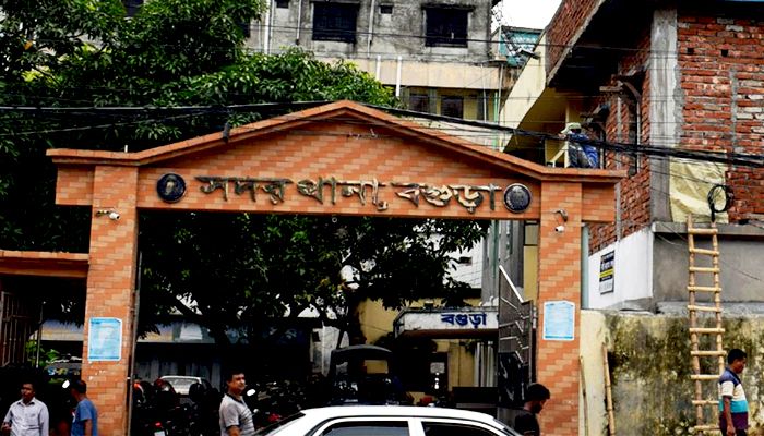 বগুড়ায় স্ত্রী তালাকের দ্বন্দ্বে ছুরিকাঘাতে দুই বন্ধু আহত