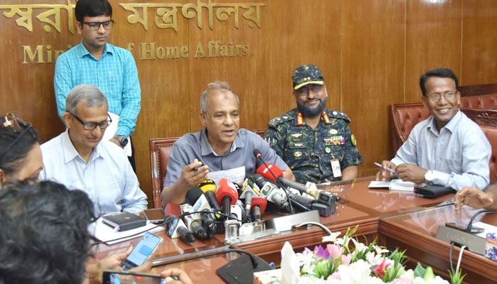 লুট হওয়া পুলিশের অস্ত্রের খোঁজ দিলে মিলবে পুরস্কার