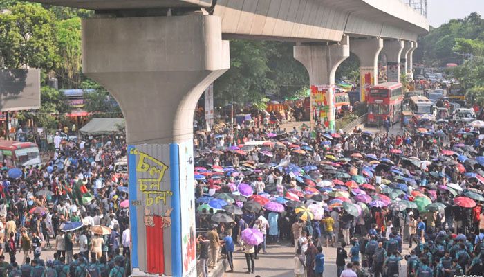 ৩ দাবিতে শাহবাগ অবরোধ বুয়েট শিক্ষার্থীদের
