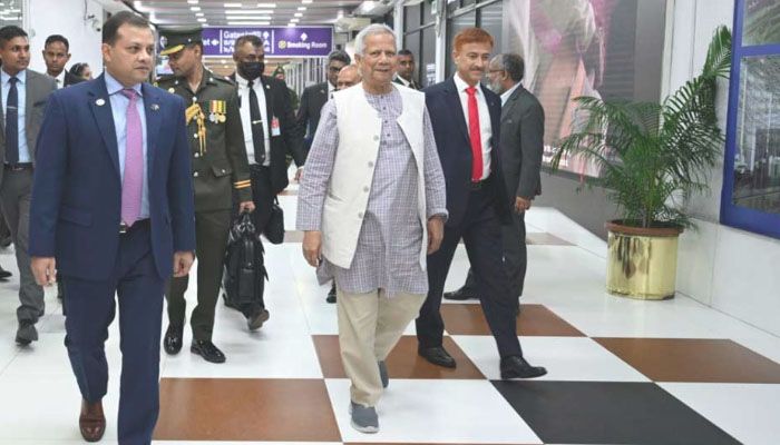 দেশে ফিরেছেন প্রধান উপদেষ্টা