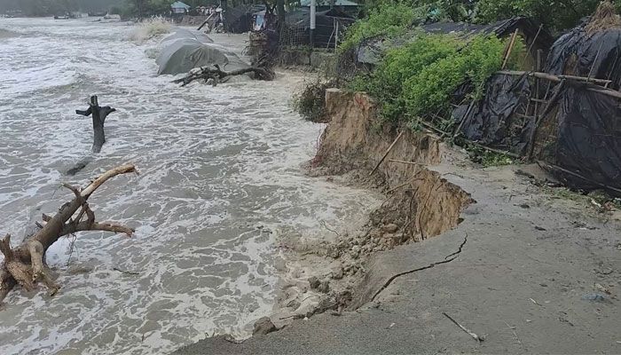 ৩৪ বছরেও হয়নি টেকসই বেড়িবাঁধ