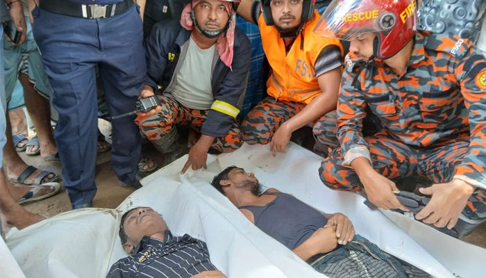 সেপটিক ট্যাংক পরিষ্কার করতে নেমে দুই যুবকের মর্মান্তিক মৃত্যু