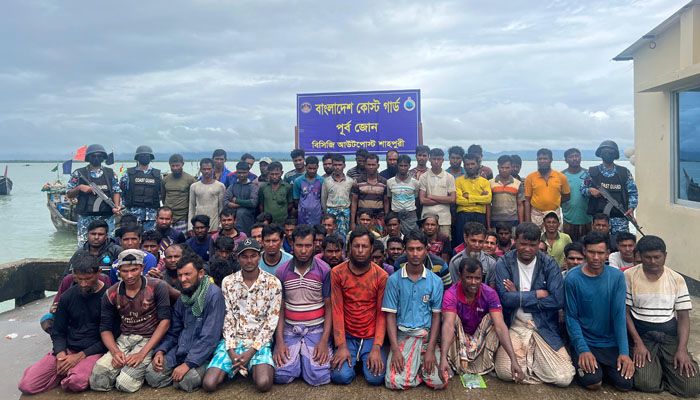 মিয়ানমার জলসীমায় প্রবেশ: ১২২ জেলেকে ফেরত আনল কোস্টগার্ড