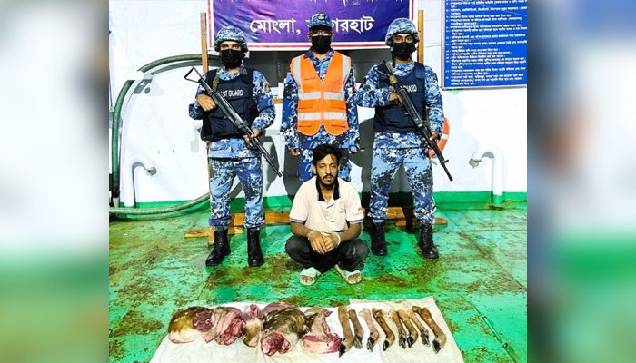মোংলায় হরিণের মাংসসহ শিকারি আটক