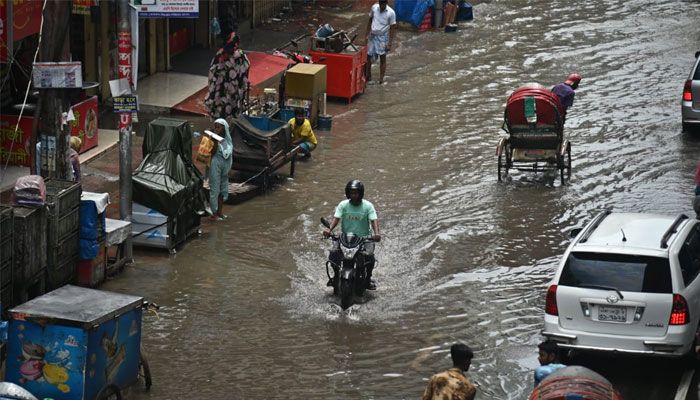 সকালের বৃষ্টিতে ডুবল মিরপুর