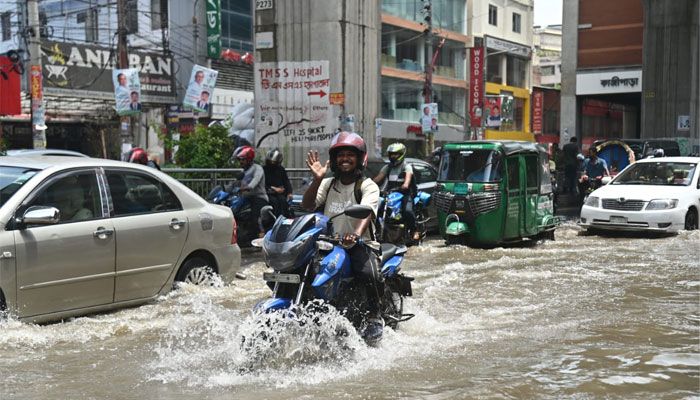 সকালের বৃষ্টিতে ডুবল মিরপুর