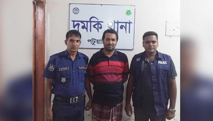 দুমকিতে নিষিদ্ধ ছাত্রলীগের সাবেক নেতা গ্রেপ্তার
