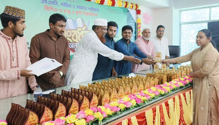ছাত্রশিবিরের পক্ষ থেকে কৃতী শিক্ষার্থীদের সংবর্ধনা