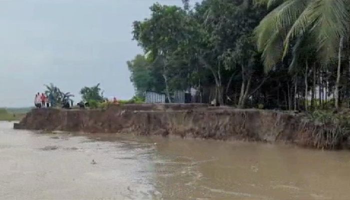 মধুমতীর ভাঙনে রাতের ঘুম হারাম নদীপাড়ের হাজারো মানুষের
