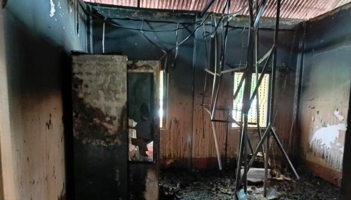 ‎গফরগাঁওয়ে প্রয়াত বিএনপি নেতার বাড়িতে অগ্নিসংযোগ
