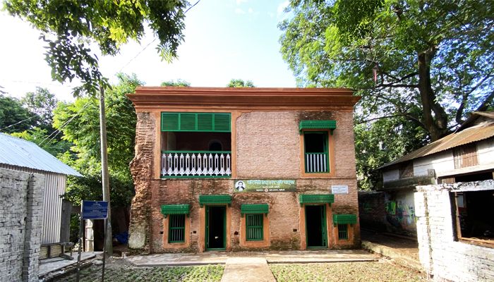 সংস্কারের পর দর্শনার্থী বাড়ছে গিরিশ চন্দ্র সেনের বাড়িতে 