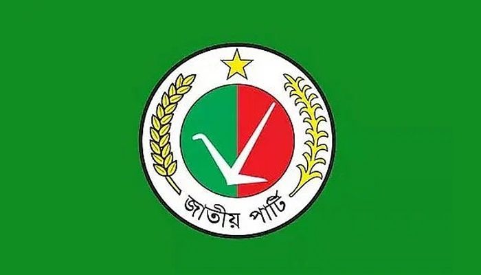 জাপা আর বিতর্ক যেন হাত ধরাধরি করে চলে