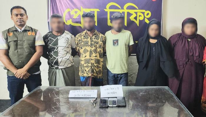 নারীসহ ‘হানি ট্র্যাপ’ চক্রের ৫ জন গ্রেপ্তার