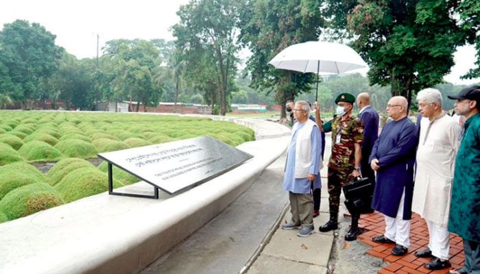 জুলাই স্মৃতি জাদুঘরের অগ্রগতি ঘুরে দেখলেন প্রধান উপদেষ্টা