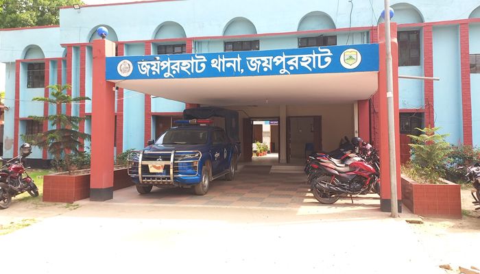৯ লাখ টাকার ভুয়া রশিদে সার উত্তোলনের চেষ্টা, ডিলারের ছেলে গ্রেপ্তার