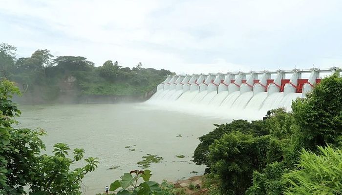 খুলে দেওয়া হলো কাপ্তাই হ্রদের ১৬ জলকপাট