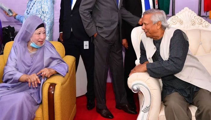সেনাকুঞ্জে প্রধান উপদেষ্টা ড. মুহাম্মদ ইউনুস ও বিএনপি চেয়ারপারসন বেগম খালেদা জিয়া। ফাইল ফটো
