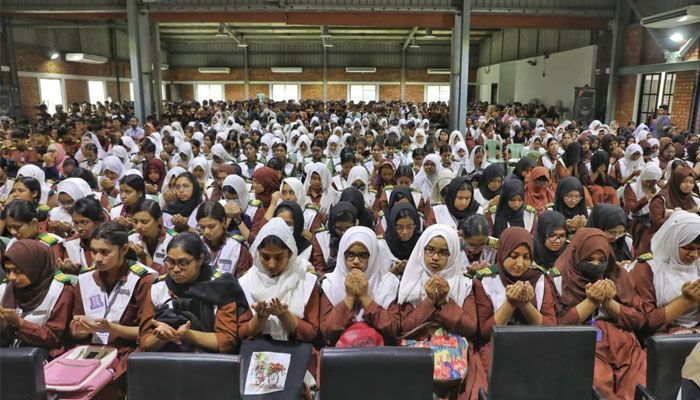 মাইলস্টোনে নিহতদের স্বরণে দোয়া মাহফিল। প্রবা ফটো
