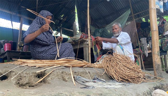 ক্ষত মুছে নতুন স্বপ্নে বিভোর