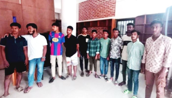 আড়াইহাজারে আওয়ামী লীগ ও নিষিদ্ধ ছাত্রলীগের মিছিলের চেষ্টা, আটক ১১