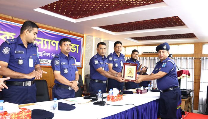 সালথার আতাউর রহমান ফরিদপুরের শ্রেষ্ঠ ওসি 