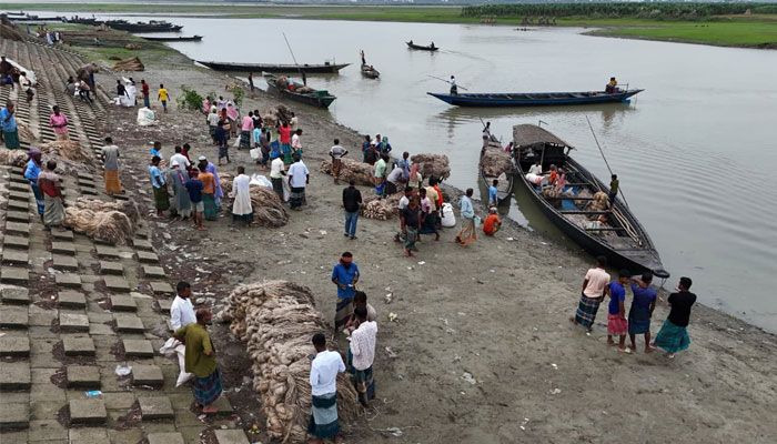 জামালপুরের বাজারে নতুন পাট