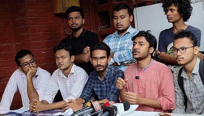 হলে নয়, একাডেমিক ভবনে ভোটকেন্দ্র দাবি