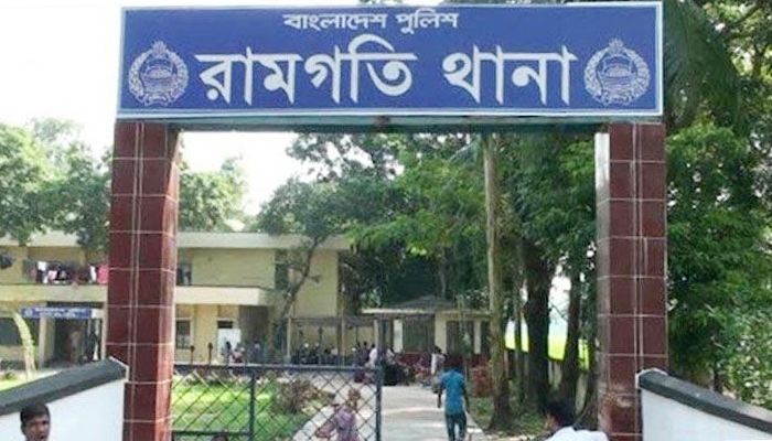 মব সৃষ্টি করে ইউপি মেম্বারকে মারধর অভিযোগ ছাত্রদলের বিরুদ্ধে 