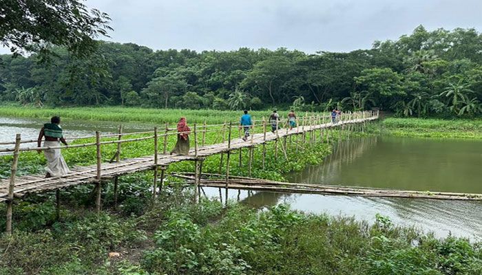 কুমার নদে সেতু না থাকায় দুর্ভোগে কয়েক লাখ মানুষ