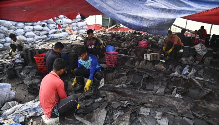 সাভারে অবৈধ ব্যাটারি রিসাইক্লিং কারখানা
