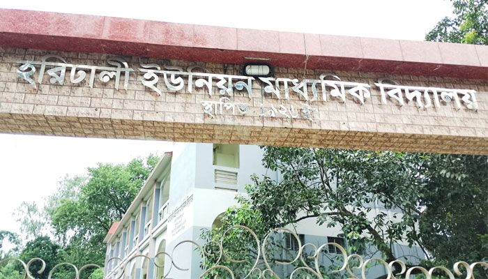 পাইকগাছার হরিঢালী স্কুলের সভাপতির বিরুদ্ধে অনিয়মের অভিযোগ