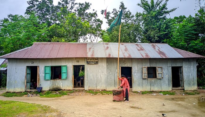মৌলভীবাজার জেলার শ্রীমঙ্গল উপজেলার ৮ নম্বর কালিঘাট ইউনিয়নের ভুরভুরিয়া চা বাগান সরকারি প্রাথমিক বিদ্যালয় ভবন। সম্প্রতি তোলা। প্রবা ফটো