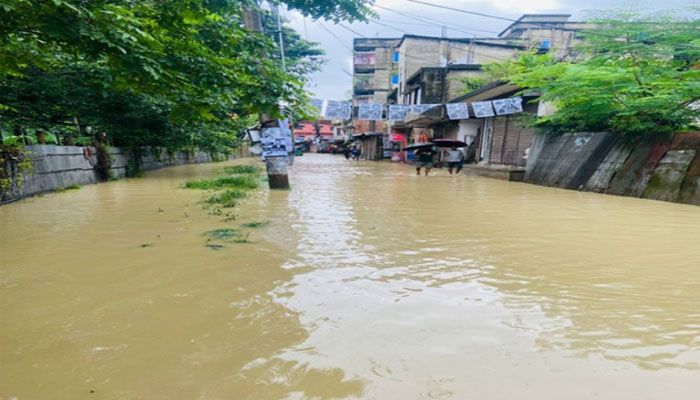 টানা বৃষ্টিতে সীতাকুণ্ডে জলাবদ্ধতা