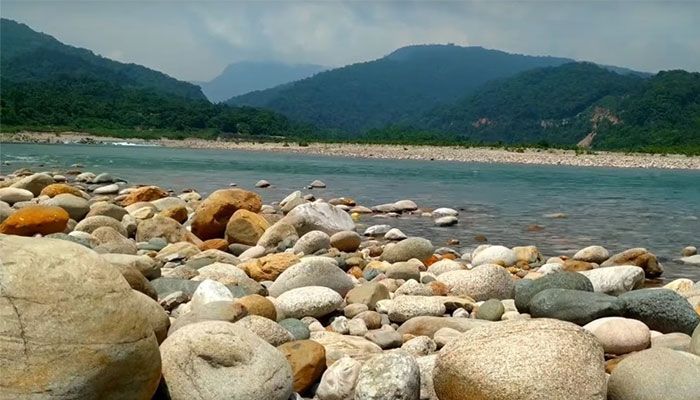 ভোলাগঞ্জে ঘুষ আদায় করত পুলিশ, প্রশাসন ও বিজিবি