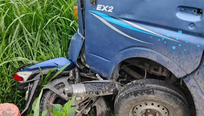 টাঙ্গাইলে পিকআপ-মোটরসাইকেল সংঘর্ষে প্রাণ গেল ৩ জনের