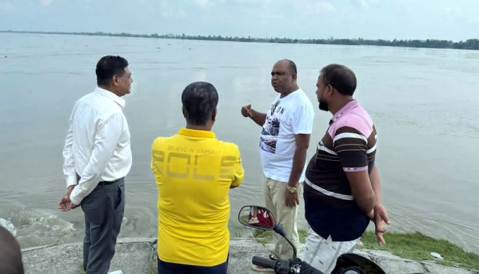 তিস্তা সেতু বাঁধে ভাঙন ঠেকানোর উদ্যোগ
