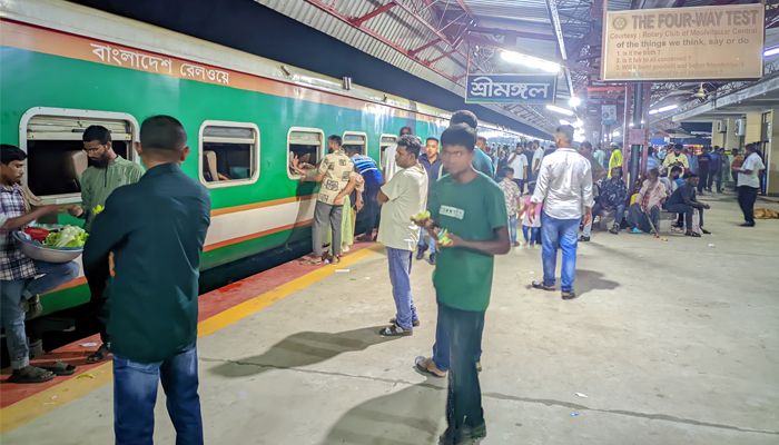 শ্রীমঙ্গল স্টেশনে দুই ঘন্টা আটকে ছিল পারাবাত এক্সপ্রেস