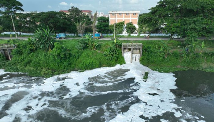 মিরপুরের বর্জ্যে তুরাগে ভয়াবহ দূষণ