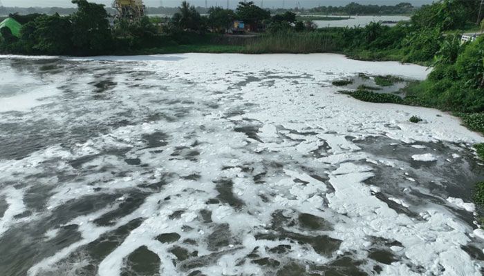 মিরপুরের বর্জ্যে তুরাগে ভয়াবহ দূষণ