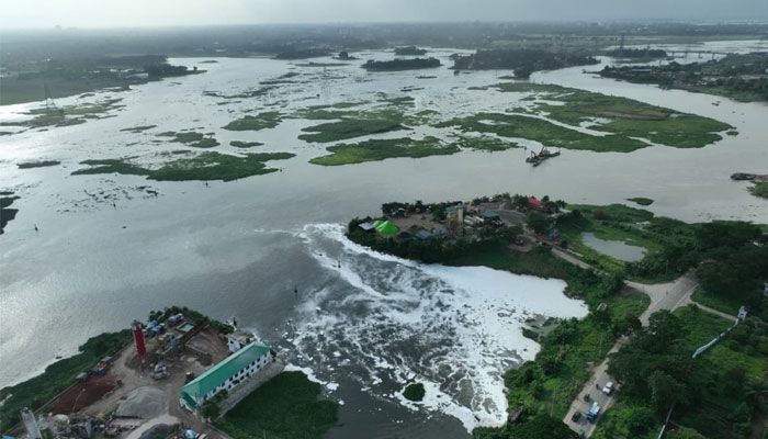 মিরপুরের বর্জ্যে তুরাগে ভয়াবহ দূষণ