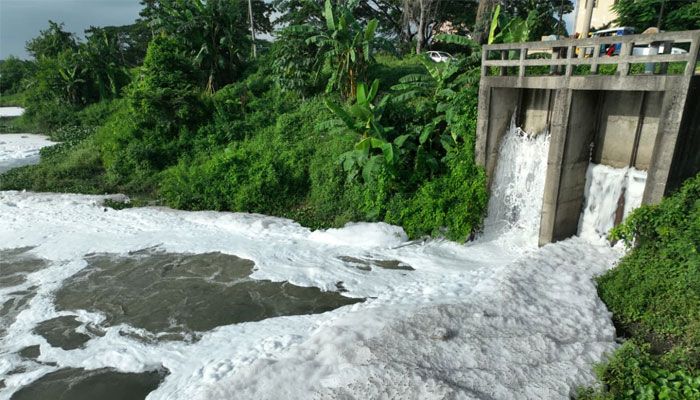 মিরপুরের বর্জ্যে তুরাগে ভয়াবহ দূষণ