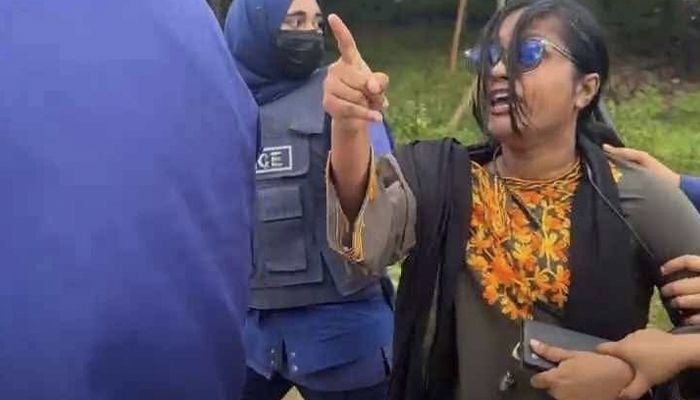 উখিয়ায় আন্দোলনরত শিক্ষকদের ওপর লাঠিচার্জ