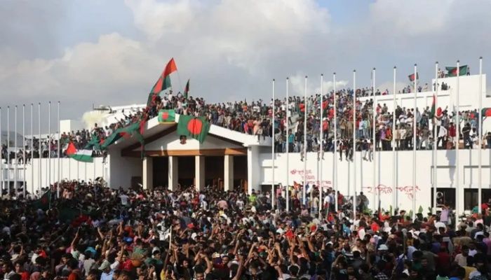 হাসিনার পতনকে ‘ষড়যন্ত্র তত্ত্ব’ রূপে প্রতিষ্ঠায় সচেষ্ট আ.লীগ