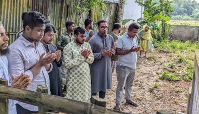  শহীদ ওমরের কবর জিয়ারত করলেন এনসিপির নেতারা