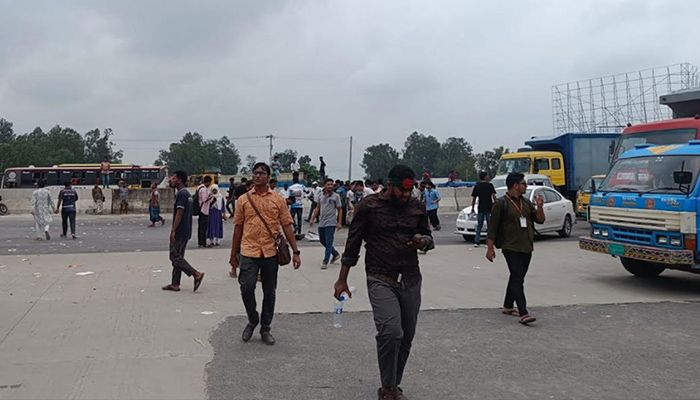 সড়ক ছেড়েছে শিক্ষার্থীরা, সচল ঢাকা-উত্তরবঙ্গ যান চলাচল