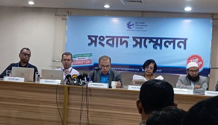 ১১ মাসে পুলিশের বিরুদ্ধে মামলা হয়েছে ৭৬১টি : টিআইবি