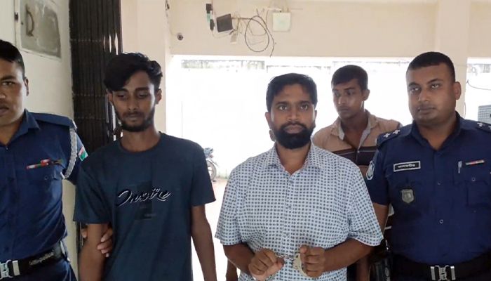 ভারতে পালানোর সময় দিপু মনির ভাগনেসহ আটক ৪
