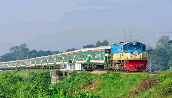 চলন্ত ট্রেনে প্রসব, মা-সন্তান দুজনই সুস্থ