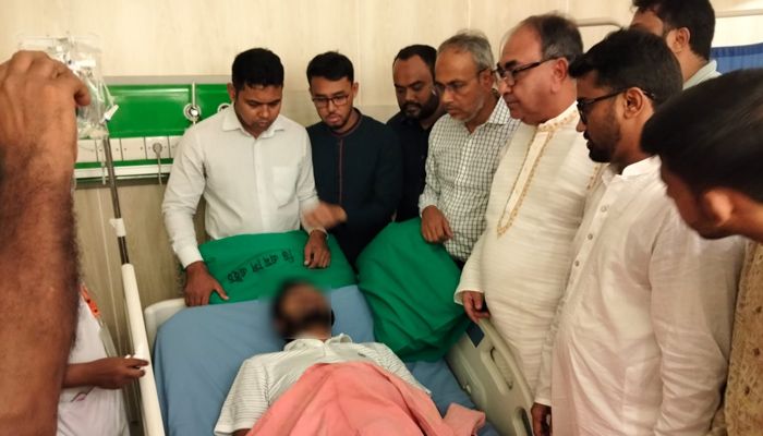 নুরের শারীরিক অবস্থার খোঁজ নিতে ঢামেকে মির্জা আব্বাস